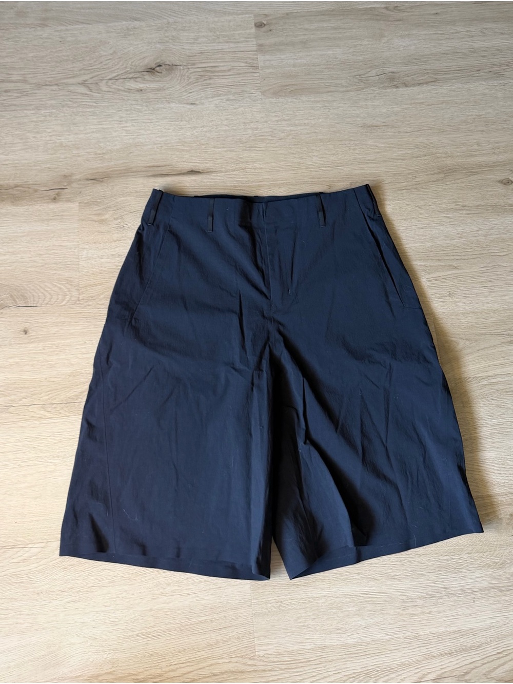 NWOT arcteryx veilance Nave shorts